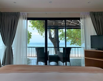 Beachfront Honeymoon Premier
