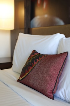 Room, 1 King Bed, Pool Access