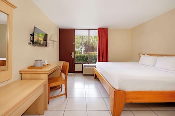 Standard Room, Multiple Beds, Non Smoking, Garden View