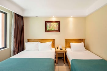 Standard Room, Multiple Beds, Accessible, Garden View
