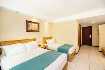 Standard Room, Multiple Beds, Accessible, Garden View