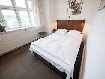 Standard Room, 1 Queen Bed (Bed 140 cm wide)