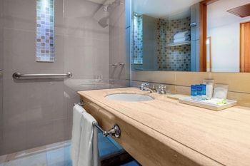 Deluxe Room, 1 King Bed, Mobility Accessible (Roll-In Shower)