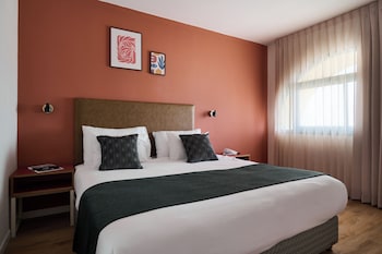 Family Suite, 1 Bedroom, City View