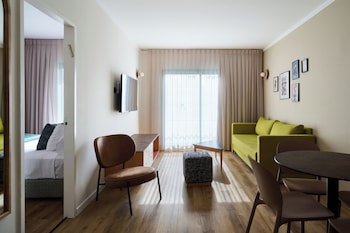 Suite, 1 Bedroom, Pool View