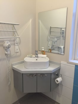 Standard Suite, 2 Bedrooms, Non Smoking, Kitchen