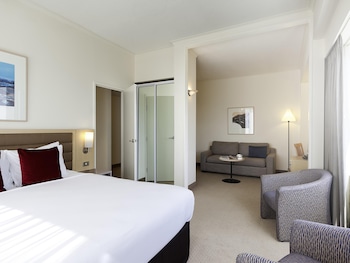 Junior Suite, 1 King Bed, Lake View