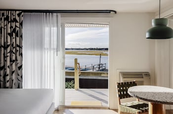Room, 2 Queen Beds, River View