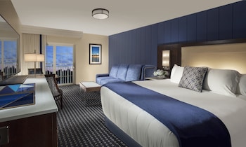 Deluxe Room, 1 King Bed with Sofa bed