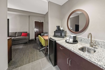 Suite, 1 King Bed, Accessible, Non Smoking