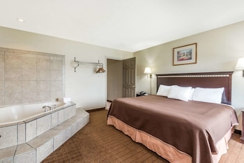 Suite, 1 King Bed, Non Smoking (One Bedroom)