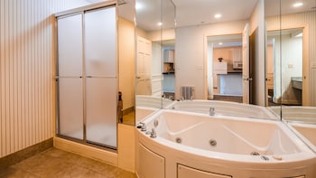 Suite, 1 Queen Bed, Non Smoking, Jetted Tub (with Sofabed)