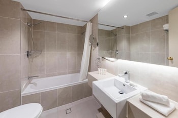 Deluxe Room, 1 Queen and 1 Single
