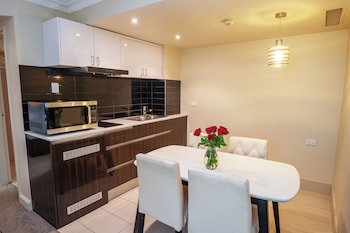 Family Spa Suite, 1 Queen and 2 Singles