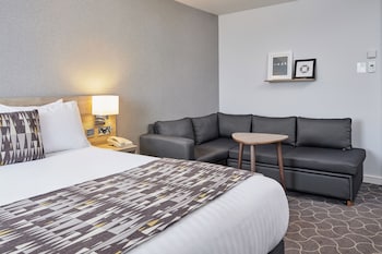 Premium Room, 1 King Bed (Canal View)