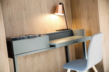 Suite, 1 King Bed, Corner