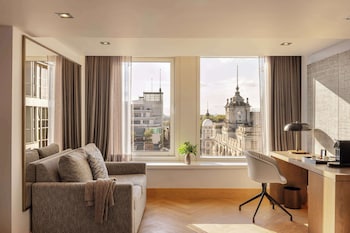 Royal Deluxe Studio, High Floor