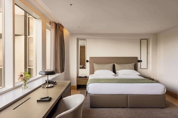 Royal Deluxe Studio, High Floor