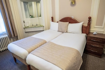 X-Standard room with two single beds