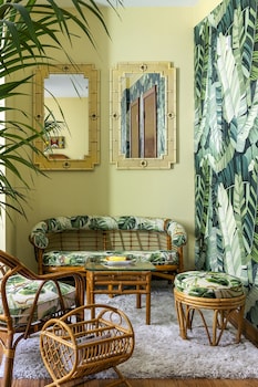 Deluxe Queen Suite