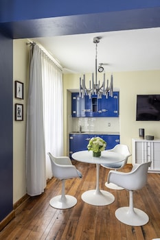 Deluxe King Suite