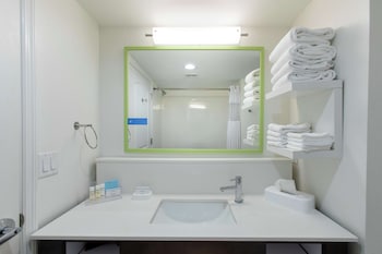 Studio, 2 Queen Beds, Balcony
