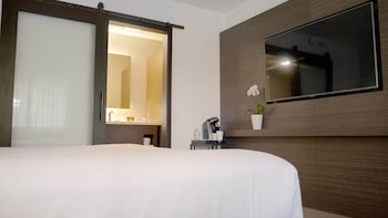 Standard Room, 1 Queen Bed, Accessible