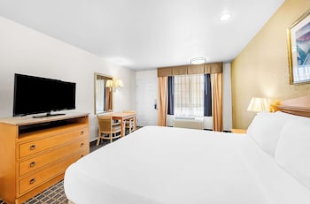 Suite, 1 Queen Bed, Accessible, Jetted Tub