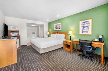 Standard Room, 1 King Bed, Non Smoking, Jetted Tub