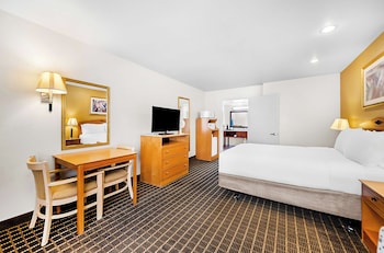 Standard Room, 1 Queen Bed, Accessible, Refrigerator & Microwave
