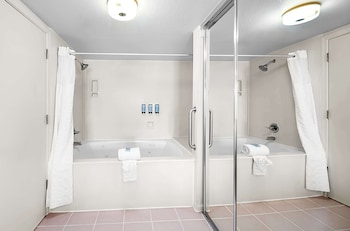 Standard Room, 1 King Bed, Non Smoking, Jetted Tub