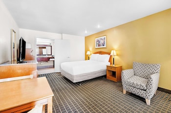 Standard Room, 1 Queen Bed, Accessible, Refrigerator & Microwave