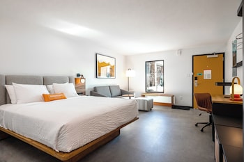 Junior Suite, 1 King Bed with Sofa bed (Pathfinder)