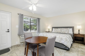 Room, 1 King Bed, Kitchenette