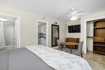 Room, 1 King Bed, Kitchenette