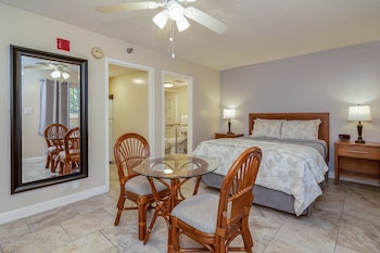 Room, 1 Queen Bed, Kitchenette
