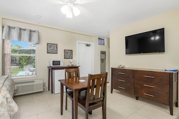 Room, 2 Double Beds, Poolside