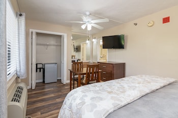 Standard Room, 1 King Bed