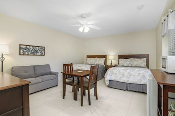 Room, 2 Double Beds, Poolside
