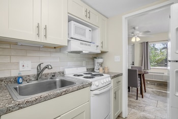 Room, 1 King Bed, Kitchenette