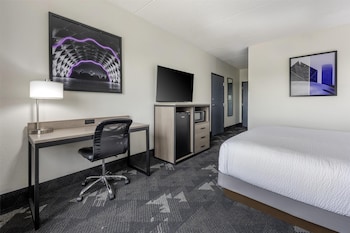 Standard Room, 1 King Bed, Accessible, Bathtub