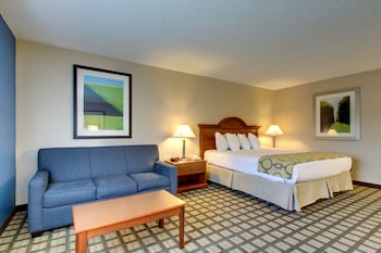 Deluxe Studio Suite, 1 King Bed, Non Smoking