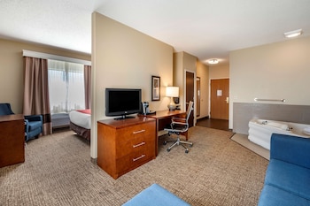 Suite, 1 Queen Bed with Sofa bed, Non Smoking