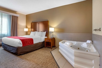 Suite, 1 King Bed, Non Smoking, Corner