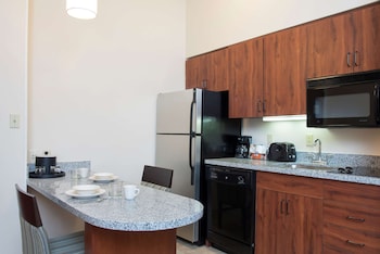 Suite, 1 King Bed, Non Smoking, Kitchen
