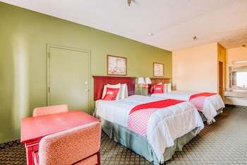Room, 2 Queen Beds, Smoking