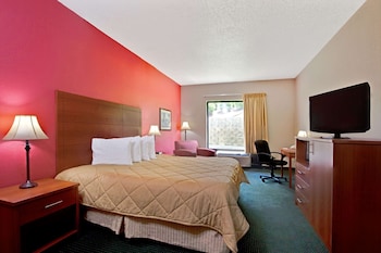 Basic Room, 1 King Bed, Non Smoking