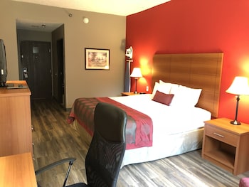 Basic Room, 1 Queen Bed, Non Smoking