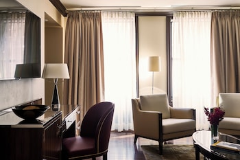 Executive Suite, City View