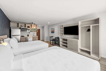 Suite, 2 Queen Beds, Non Smoking